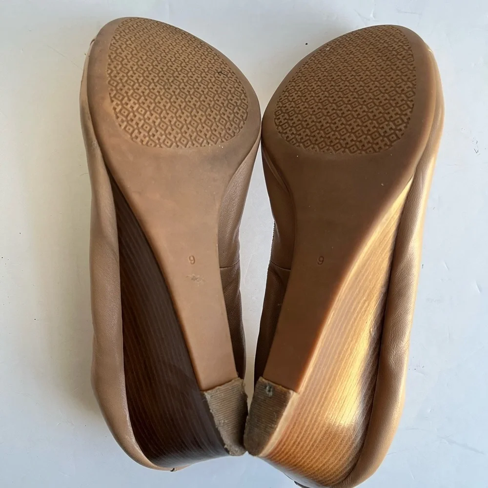 Tory Burch Tan Leather Wedge Heel Shoes Size 9 Medium
